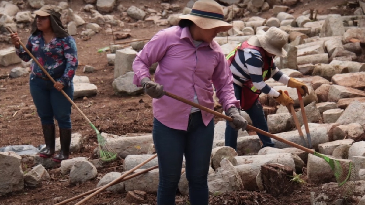 Mujeres Mayas Uxmal (2)